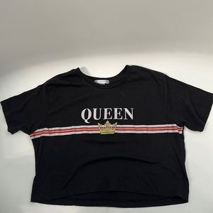 Women’s black crop tee